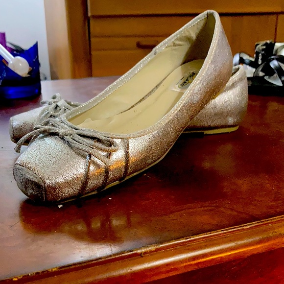 Woman’s flats - Picture 2 of 2